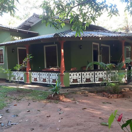 Green Bamboo House Сігірія Екстер'єр фото